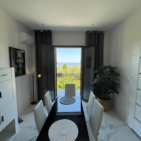 Dana Apartment *