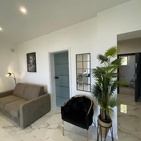 Dana Apartment Carini