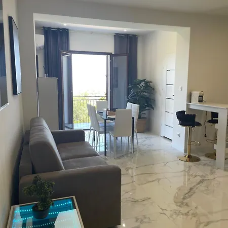 Dana *